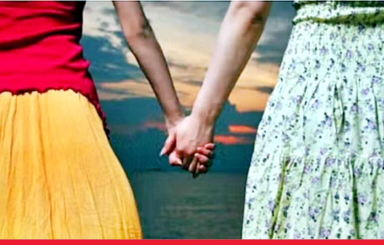 Saharanpur-two-girls-reached-the-police-station-said-both-of-us-please-get-us-married-news-in-hindi